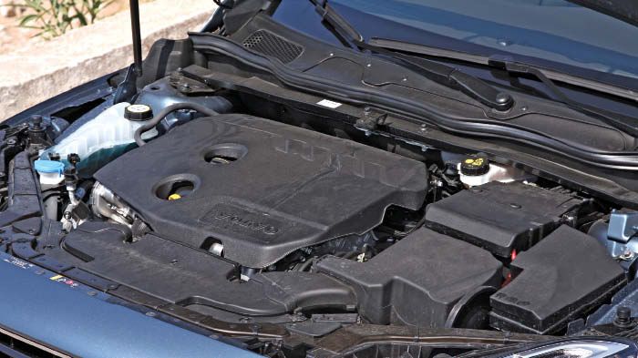  O turbo diesel του V40 έχει 
ανταγωνιστική ισχύ και σχετικά 
πολιτισμένη λειτουργία, αλλά το 
υψηλό βάρος «πνίγει» επιδόσεις 
και οικονομία. 